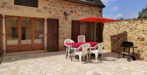 Peaceful 74m with large terrace near Sarlat